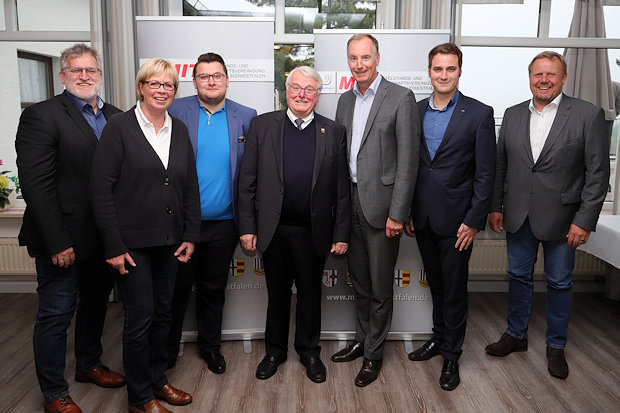 v.l.n.r.: Alessandro Heep, Markus Scherer, Ralf Schwarzkopf (Landesschatzmeister, Referent des Abends), Dr. Matthias Heider und Andreas Dodt